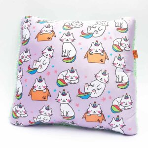 Almohada decorativa con la ilustracion original de gaticornio