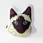 Almohada decorativa con la ilustracion original de gato siames